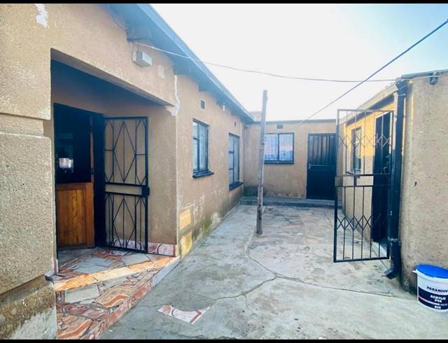 3 BEDROOM HOUSE FOR SALE IN LANGAVILLE